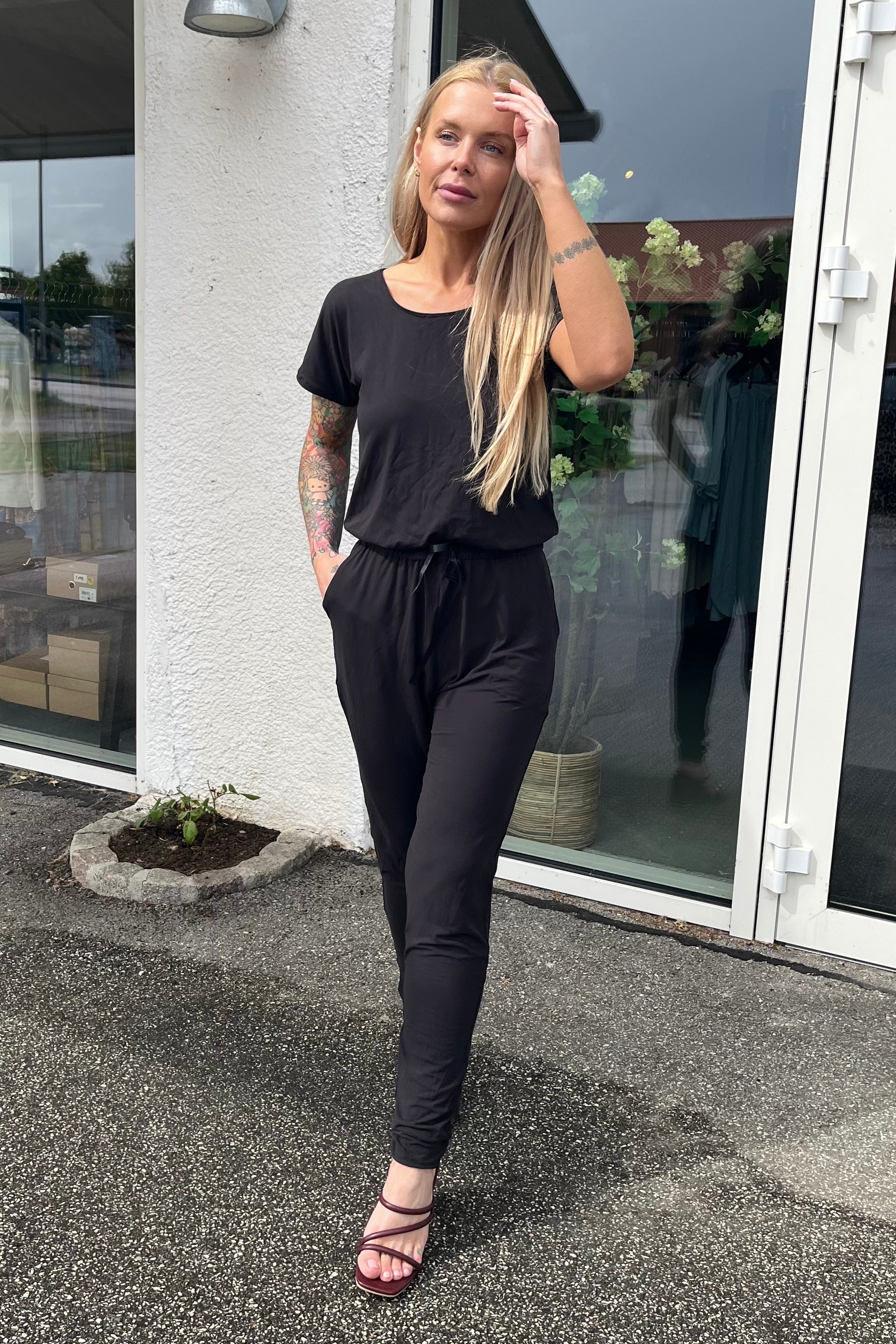 Alma Jumpsuit | Sort | Buksedragt fra Liberté Essentiel - Image 6