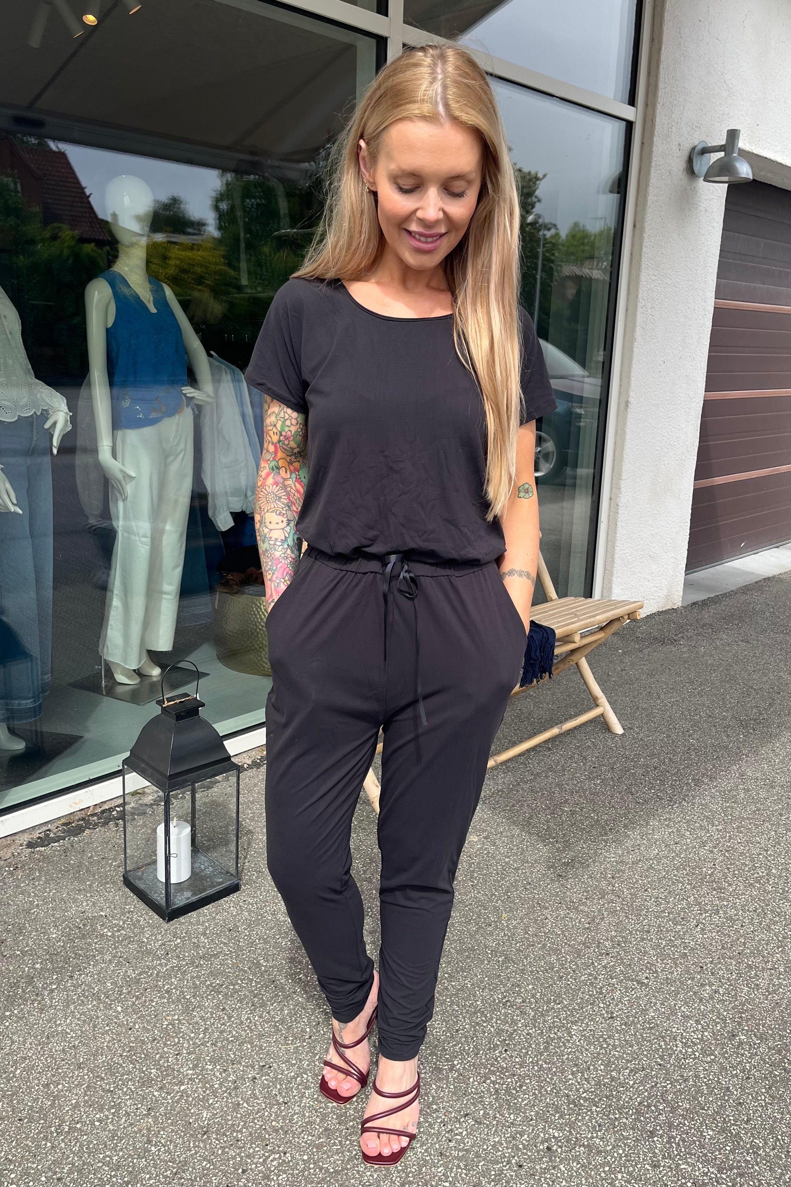 Alma Jumpsuit | Sort | Buksedragt fra Liberté Essentiel - Image 8