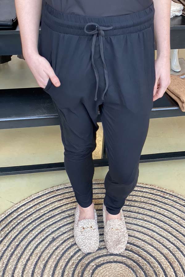 Alma Loose Pant | Sort | Løse bukser fra Liberté Essential - Image 5