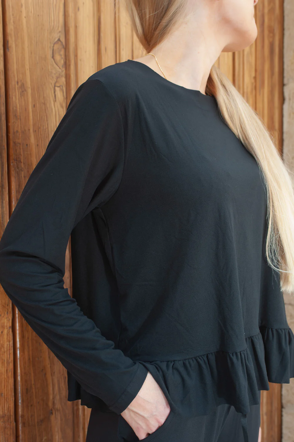 Alma LS Frill T-shirt | Black | Langærmet t-shirt fra Liberté - Image 3