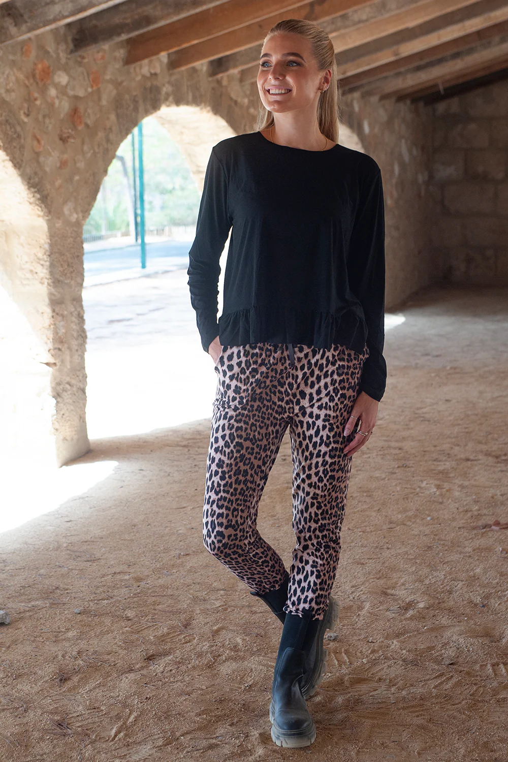 Alma LS Frill T-shirt | Black | Langærmet t-shirt fra Liberté - Image 9