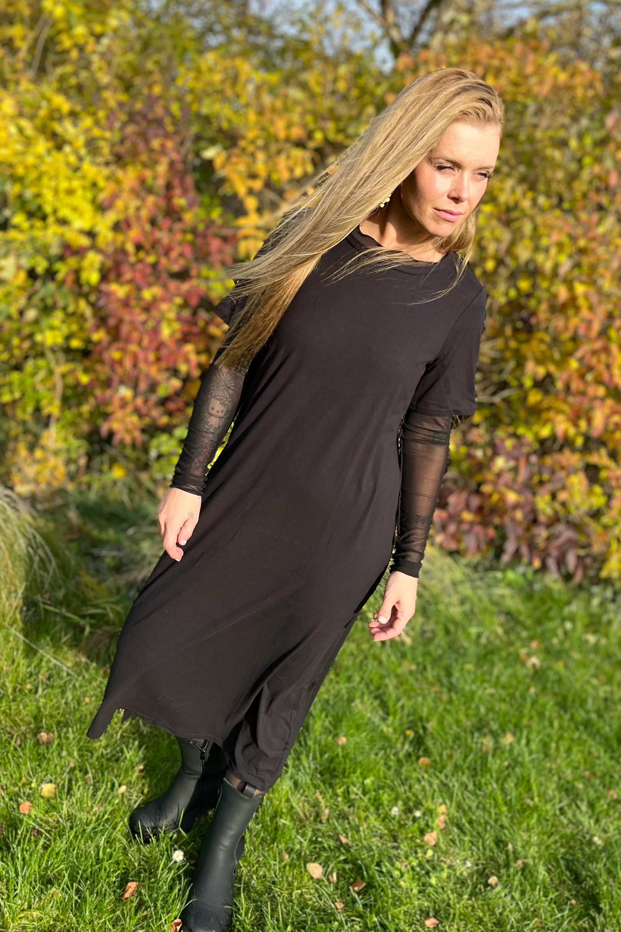 Alma Tshirt Dress | Sort | Kjole fra Liberté - Image 11