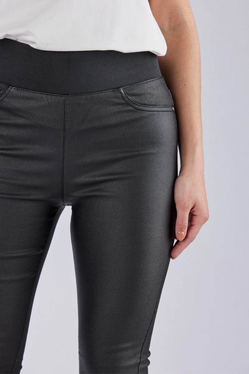 SHANTAL PA COOPER | Black | Coatede bukser fra FREEQUENT - Image 5