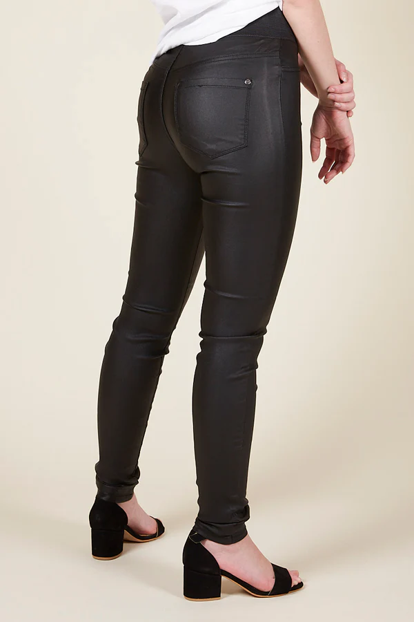 SHANTAL PA COOPER | Black | Coatede bukser fra FREEQUENT - Image 8